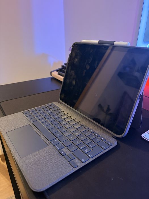 Logitech Combo Touch (Keyboard for iPad)64751015657218120