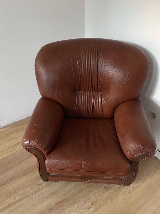 Sofas em pele bom estado