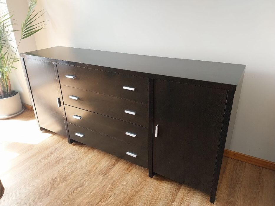 Mesa e aparador de sala