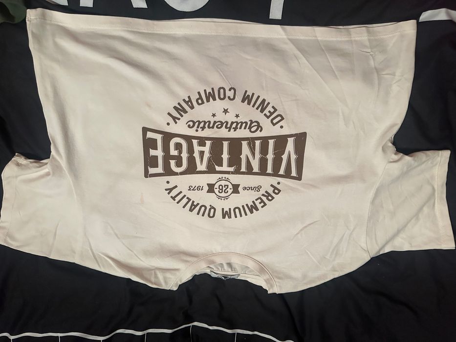 Стильна жіноча футболка