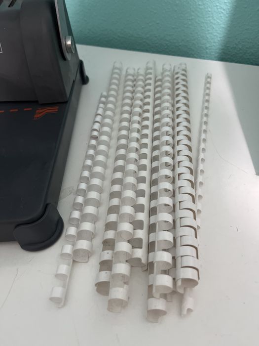 Máquina de encadernação