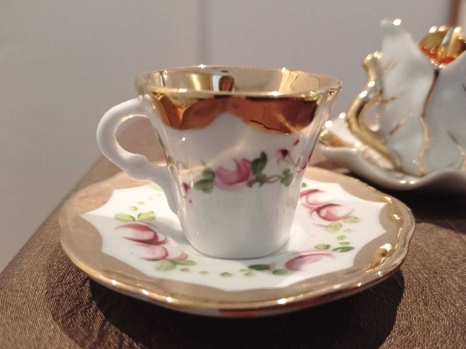 Chávenas em miniatura para coleção