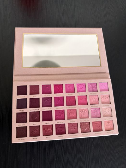 PLouise But… does it come in pink? Paletka