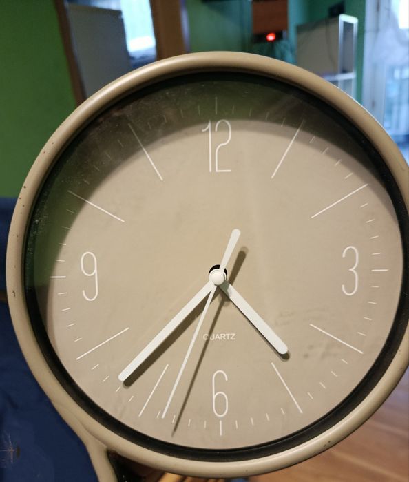 Nowoczesny, prosty zegar naścienny Quartz