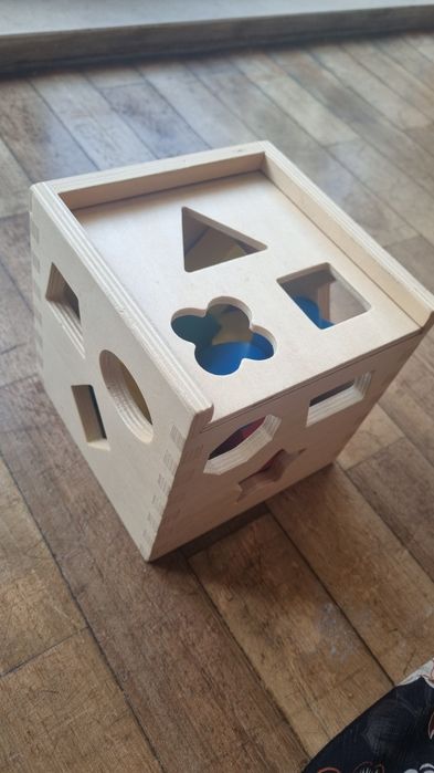 Brinquedos  de encaixe Montessori - formas, cores e números