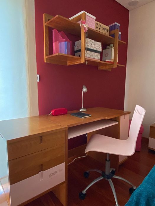 Mobília quarto de criança em pinho maciço, como nova, ver fotografias