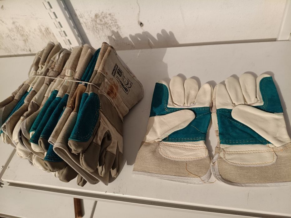 Rękawice skórzane robocze i spawalnicze