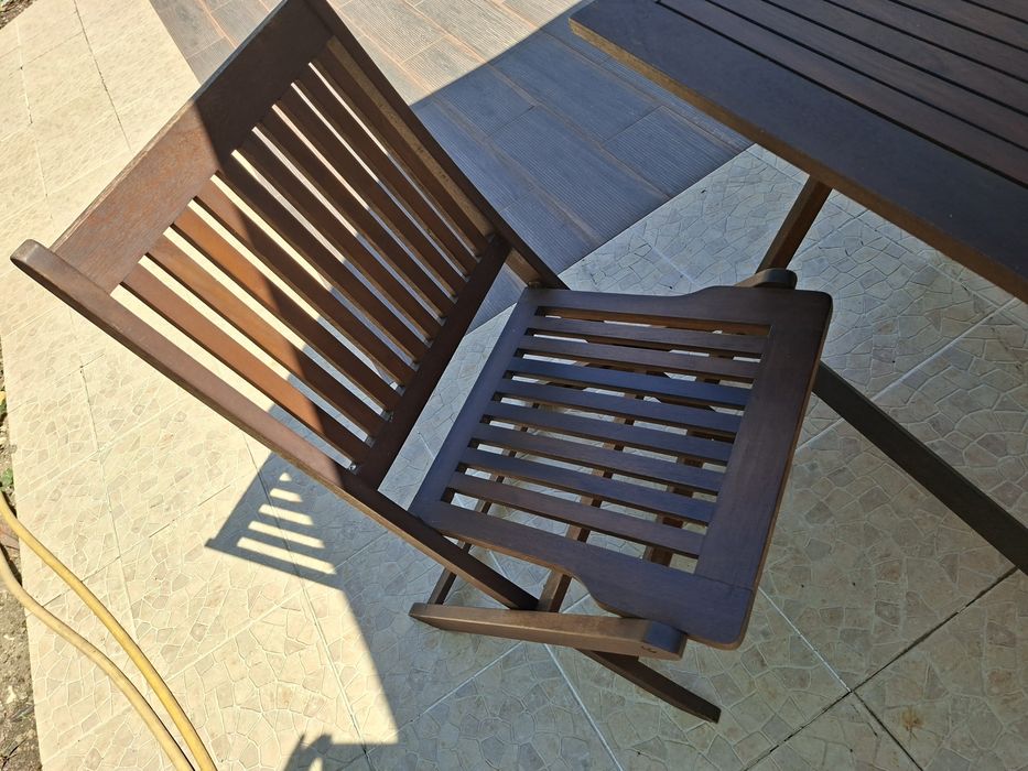 Conjunto de mesa e 4 cadeira ( existem 2 ) de madeira nobres de exterior
