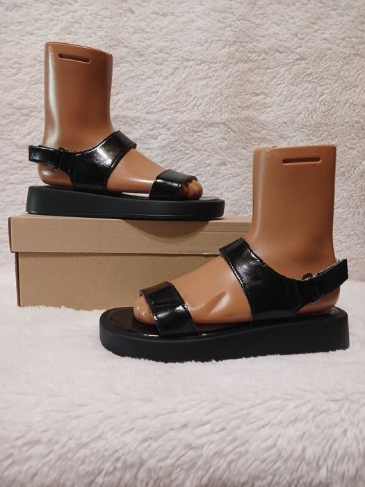 Жіночі босоніжки шкіра