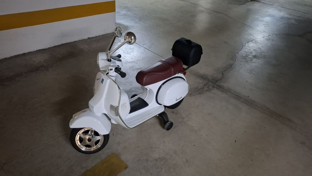 Vendo Vespa elétrica para crianças