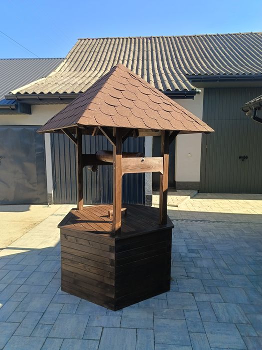 Drewniane studnie ogrodowe.