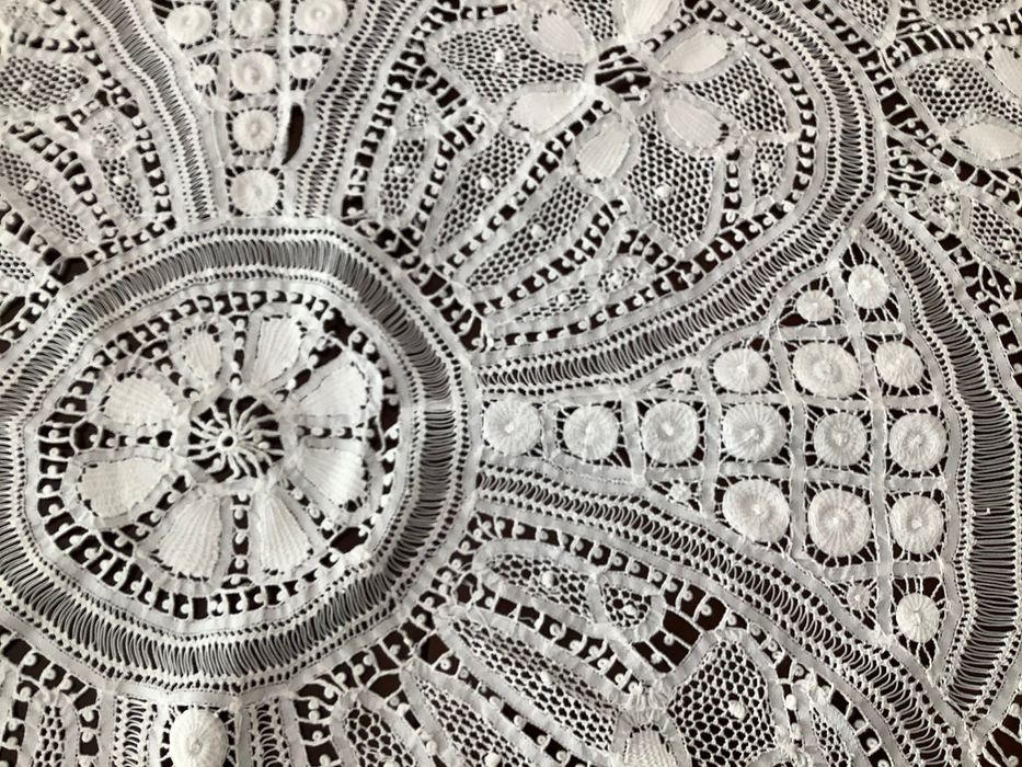 Toalha redonda de renda de Bilros