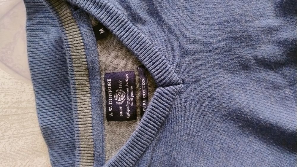 Męski bawełniany sweterek w serek rozmiar M