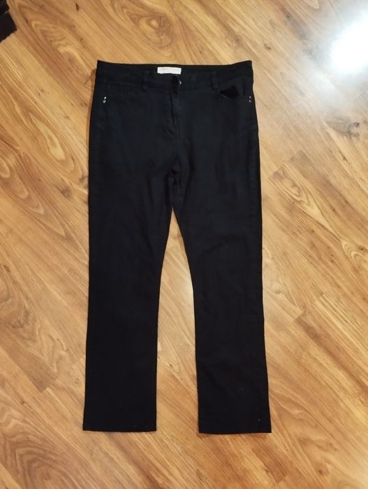 Czarne spodnie jeansowe