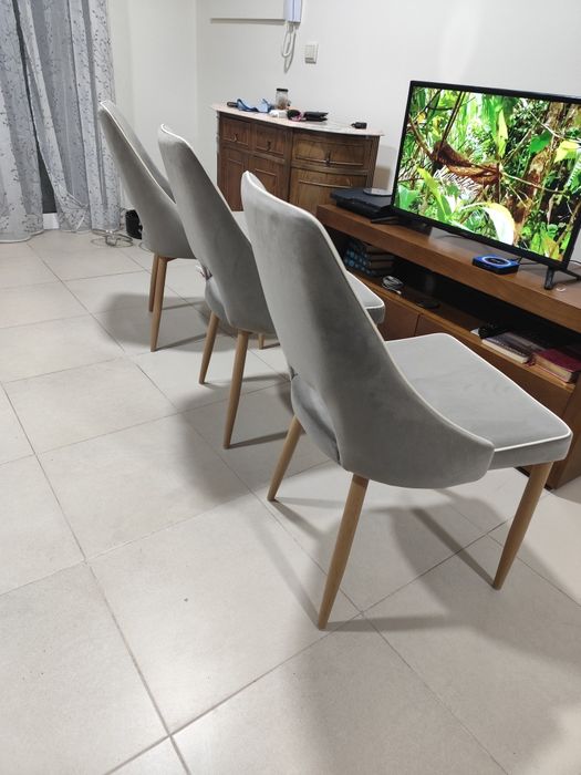 Cadeiras de sala de jantar confortáveis