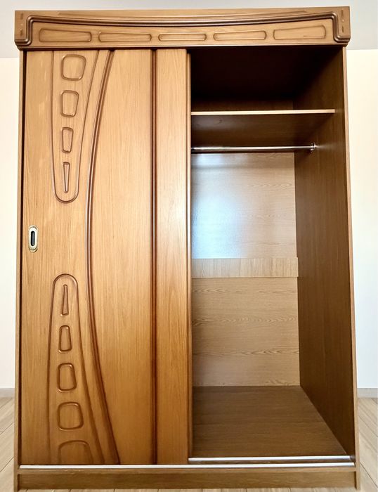 Продам простору шафу-купе