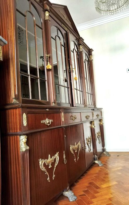 Mobília clássica Estilo Império em mogno com ornamentos dourados