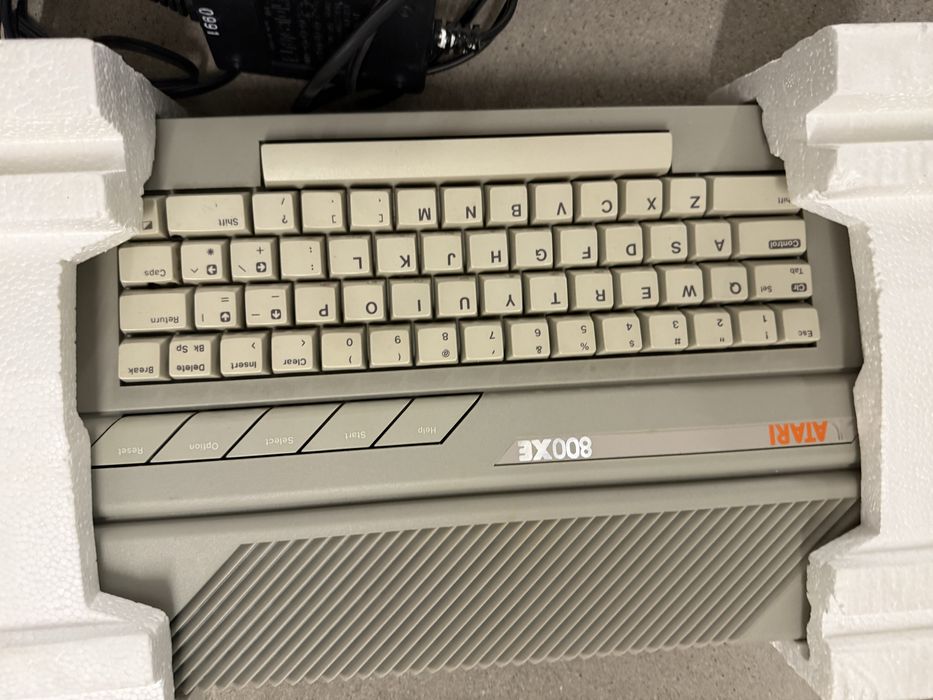 Atari 800XE w pudełku + styropian + zasilacz, sprawny