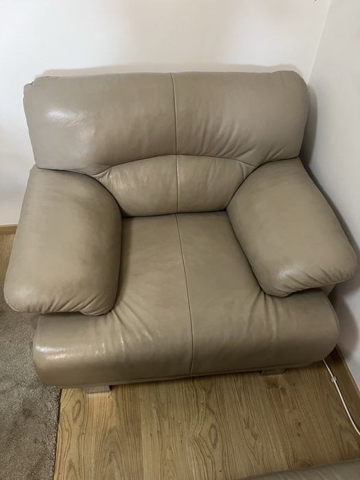 Skórzany fotel taupe