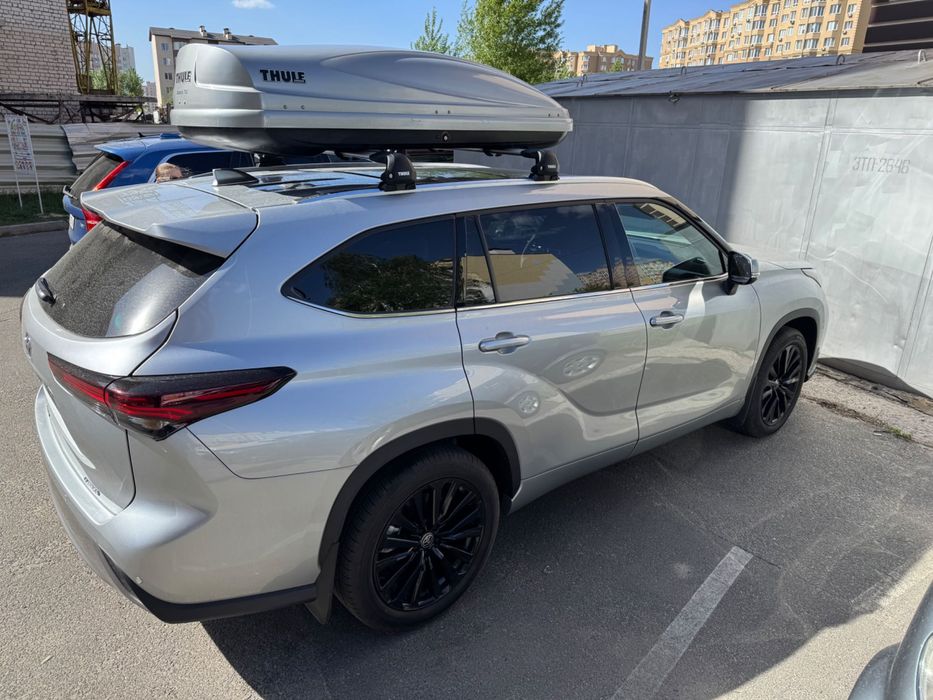 б.у. поперечины Toyota і Lexus багажник как THULE