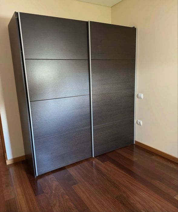 Roupeiro de 2 portas de correr