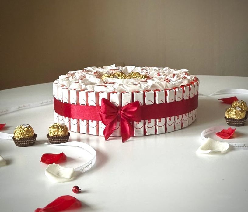 Подарунковий бокс “Heart of Love” — серце з Kinder, Ferrero Rocher