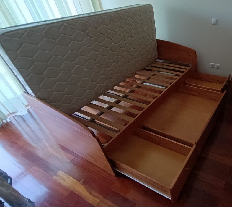 Cama individual / solteiro com gavetas