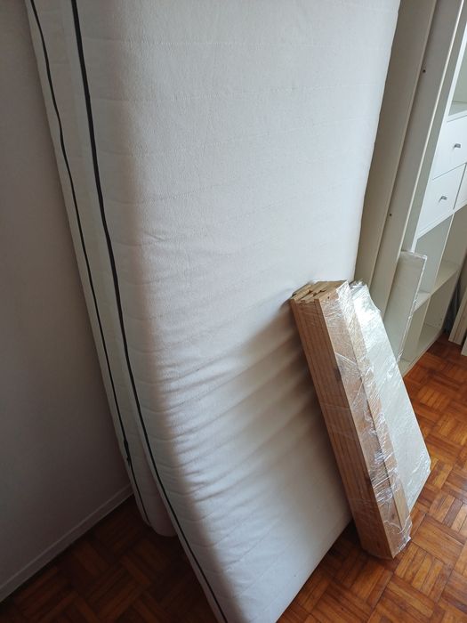 Cama Hemnes IKEA (individual/casal) + 2 colchões Sultan; desmontada