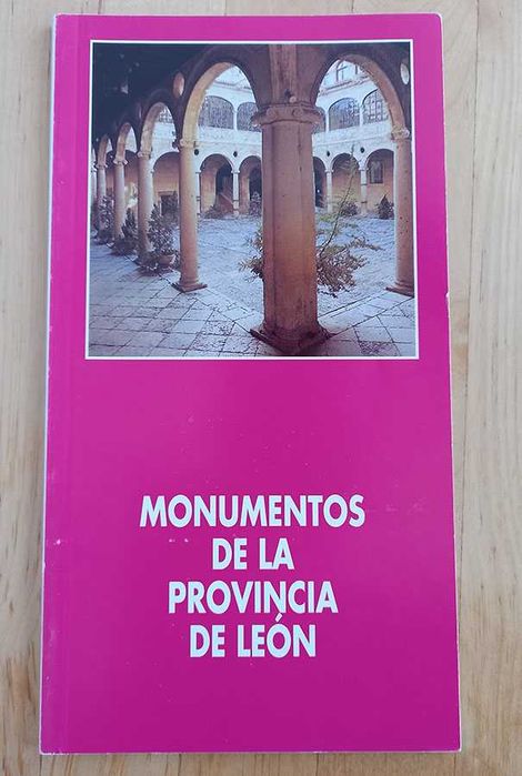 Vários guias de viagem espanhóis