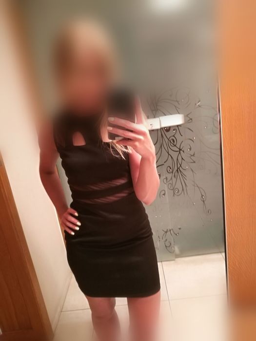 Mała czarna dopasowana sukienka z siateczką, rozmiar 34