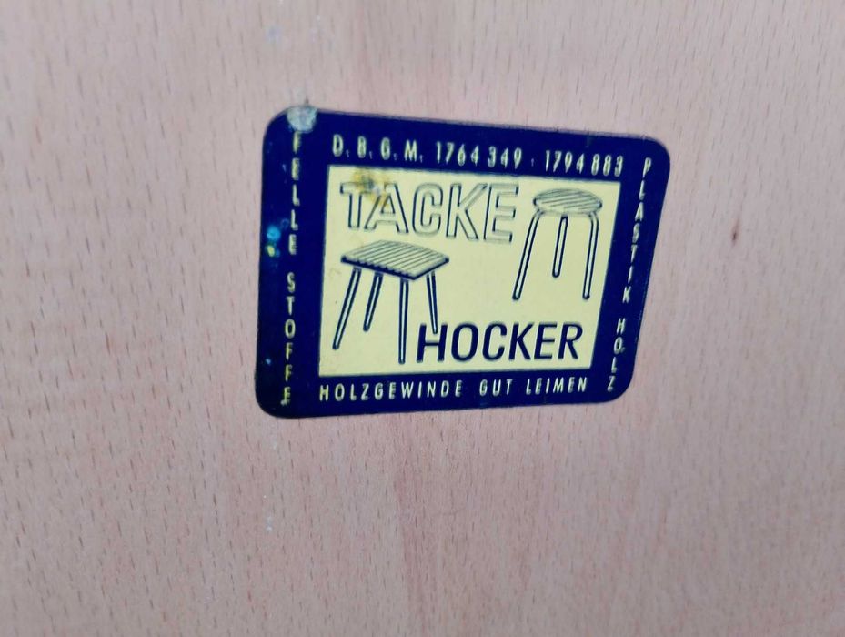 Stołek z ukrytą drabinką Hocker