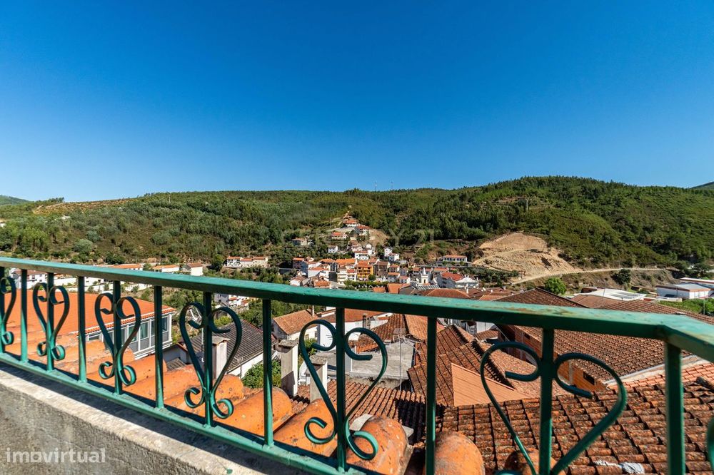 Moradia Geminada T3 no Centro de Pampilhosa da Serra — Uma Oportunidad