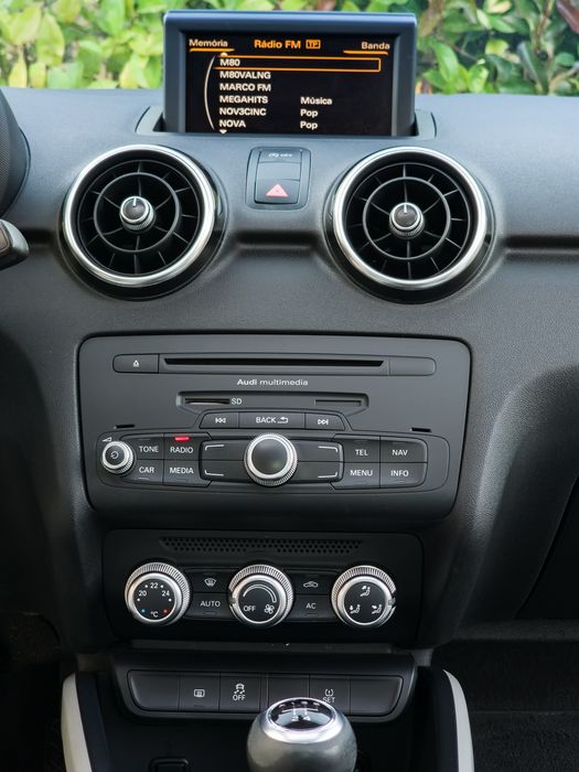 Audi A1 1.6 TDi * Teto de abrir*