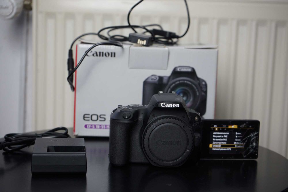 Canon EOS 200D Body вебкамера/стрім-камера  (поворотний екран)