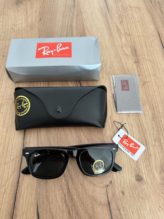 Óculos de Sol Ray-Ban Wayfarer Pretos - Novos e Embalados