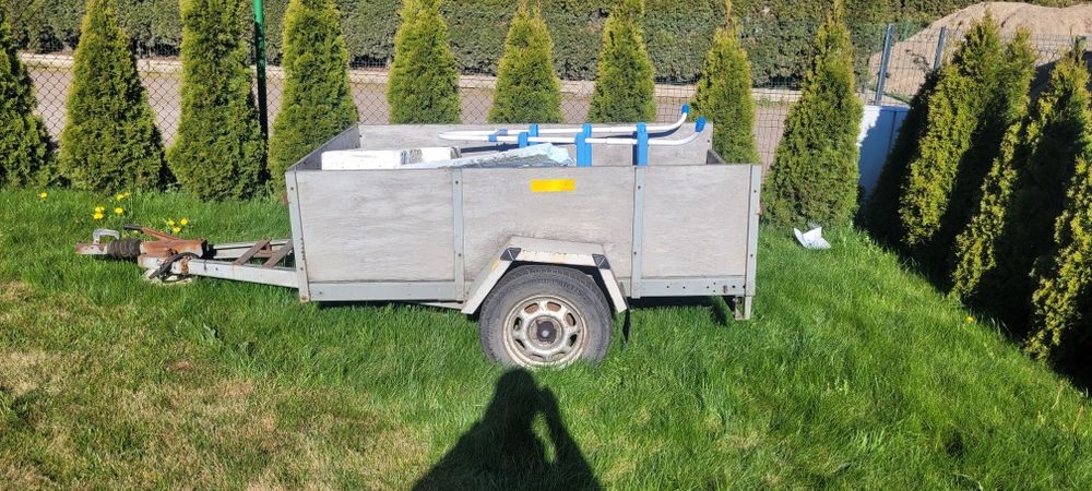 Przyczepka transportowa najazd