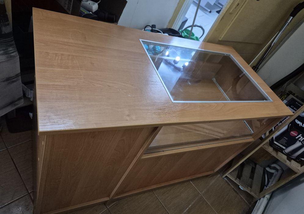 Recepcja . Lada sklepowa z funkcją jubilerską