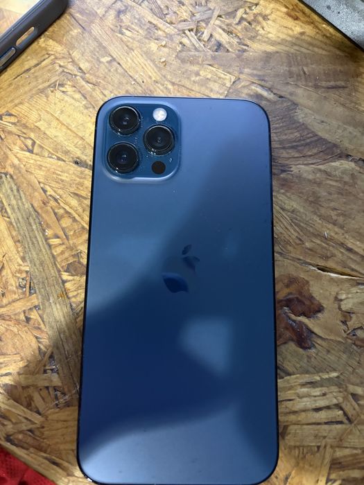 Iphone 12 pro max 88% baterii