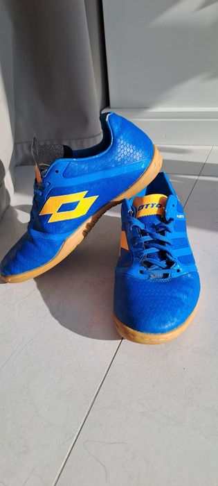 Футзалки Lotto 38 розмір на хлопчика , вживане