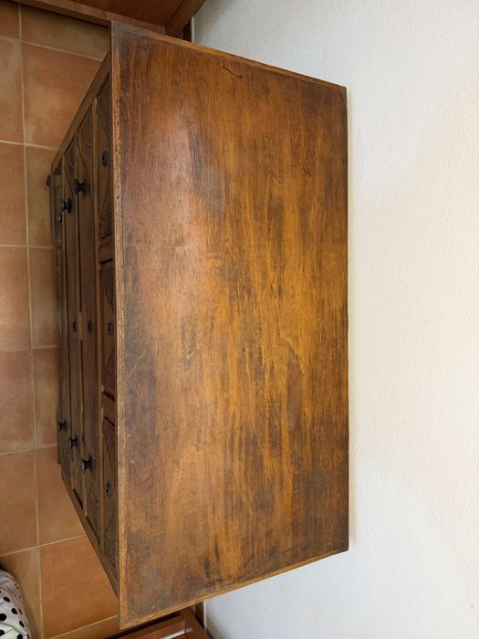 Cómoda antiga em madeira maciça com 6 gavetas