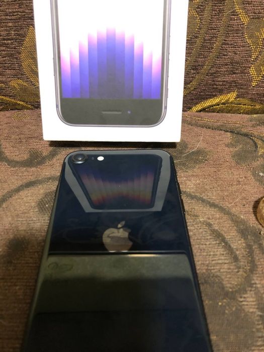 Айфон се 2022. Оригинал! Apple