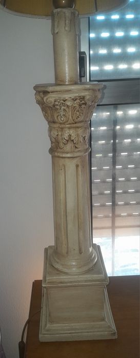 Candeeiro de mesa e abajur