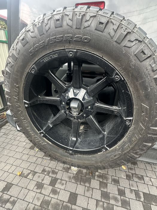 305/55 R20 Шини Nitto