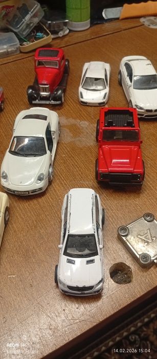 Машинки железные,