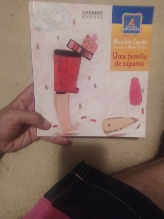 Uma família de sapatos de Maria João Carvalho assinado pela autora - envio grátis