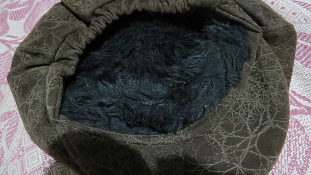 Берет женский с козырьком