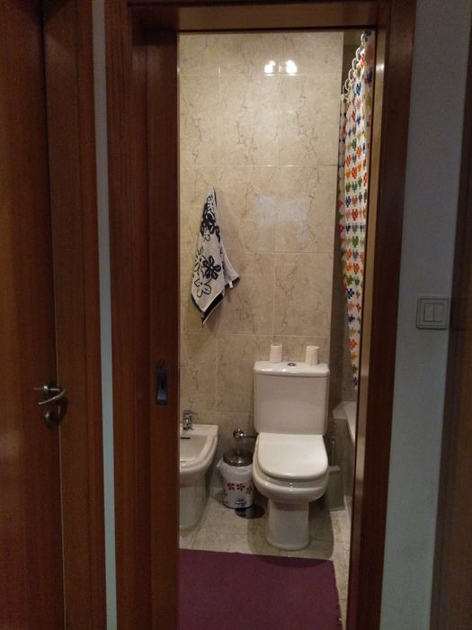 Aluga-se quarto em São Mamede de Infesta.