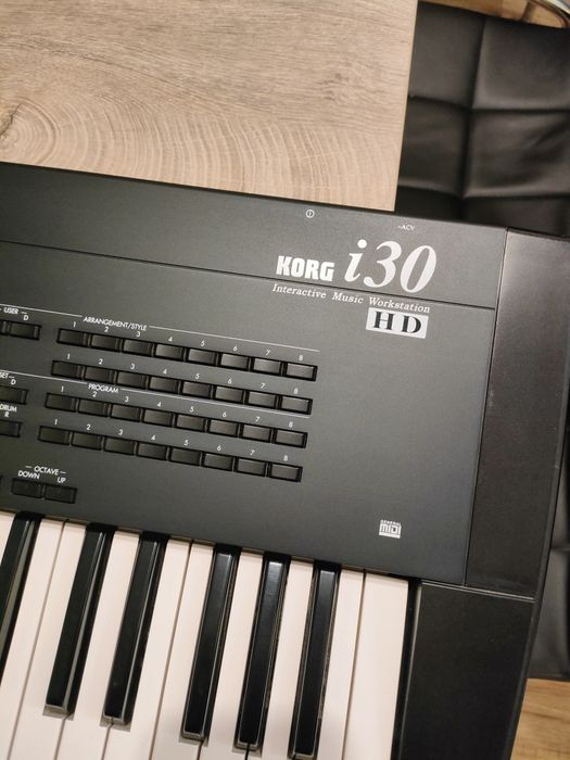 Keyboard KORG i30