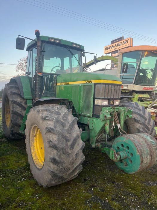 John Deere 7710