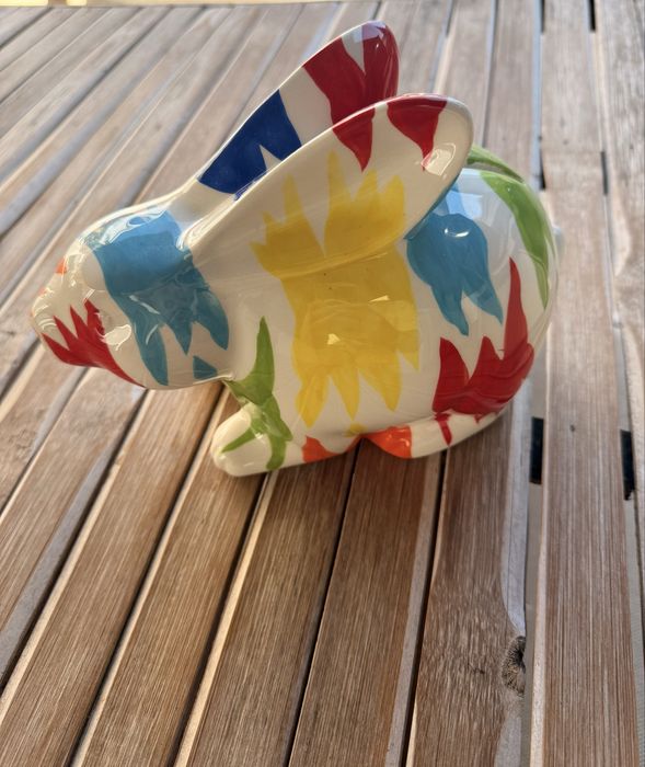 Coelho mealheiro pintado à mão